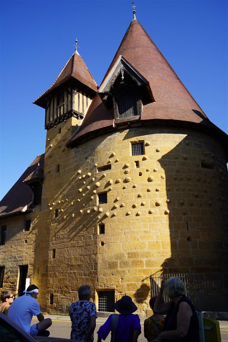 1 musee tour du moulin